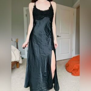 Elegant Black Sleeveless Dress with Lace Detail